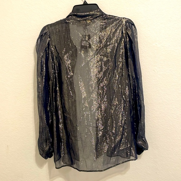 Beautiful Top - Picture 2 of 5